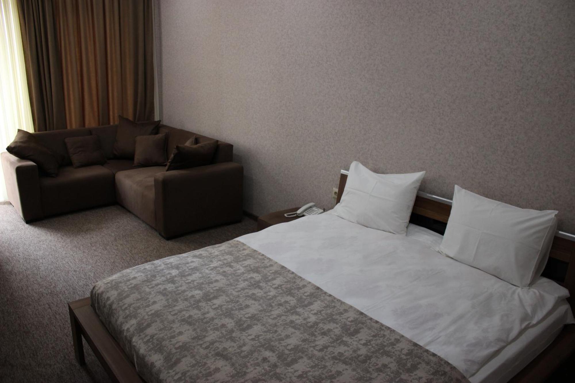 Liel Hotel Tbilisi Buitenkant foto